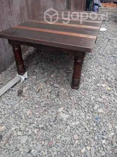 Mesa de centro. 125 mt x 64 x 38 cms alto