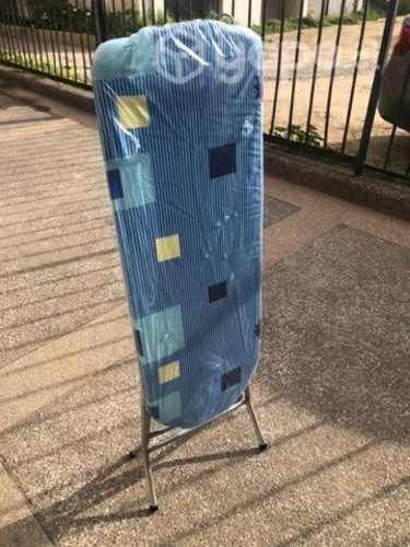 Tabla de planchar nueva