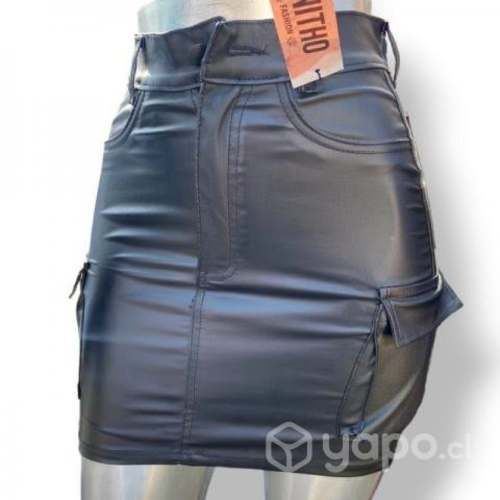 Short falda ecocuero, prenda femenina