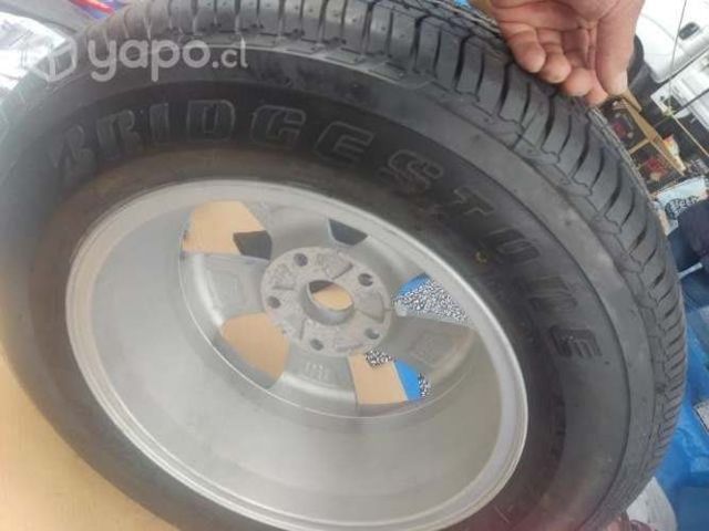 Bridgestone Dueler 235/65/R17