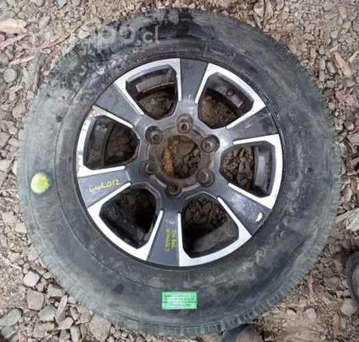 Llanta de Aluminio Detalle Con Neumatico