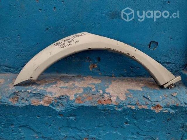 Moldura tras der Subaru outback 2005-2009