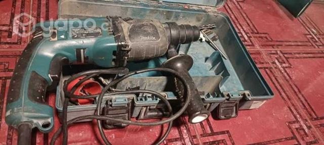 Rotomartillo Makita HR2230 en su caja