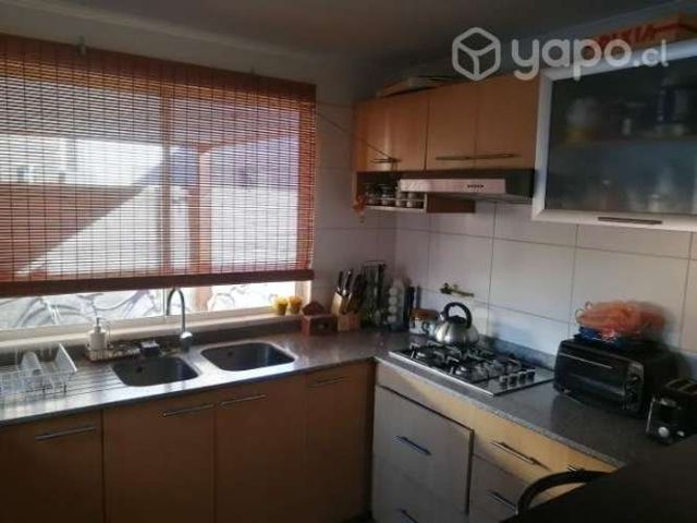 Hermosa casa de dos pisos, ubicada en condominio