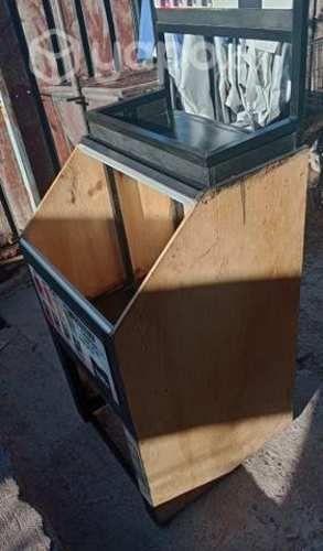 Exibidor de pan de madera y carro de feria clasico