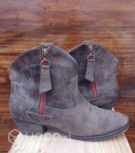 Botines Camperos Ricky Sarkany Cuero # 37