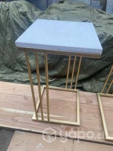 Mesas laterales cubierta de cuarzo blanco