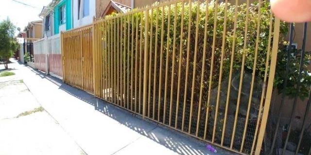 Casa 3 pisos 1 baño sector El Comendador