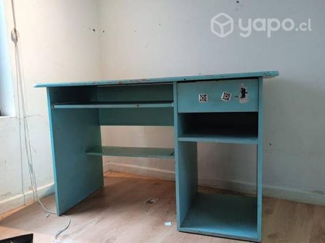 Escritorio de madera solida