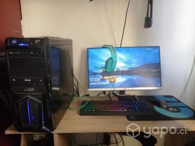 Pc gamer con todo lo de la foto