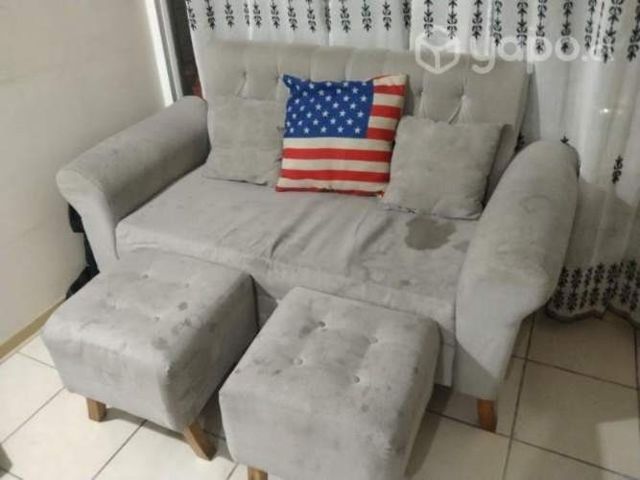 Sofá 2 cuerpos más 2 puff