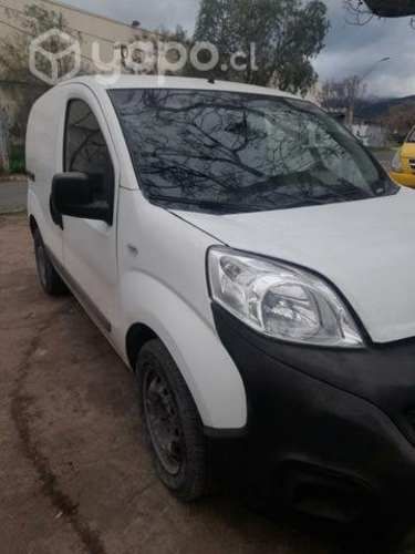 Frontal fiat ram 700 van