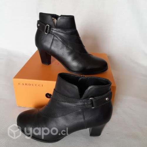 Botines de Cuero Marca Carducci
