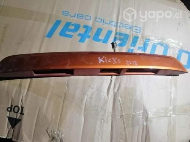 Moldura portalón Nissan kicks