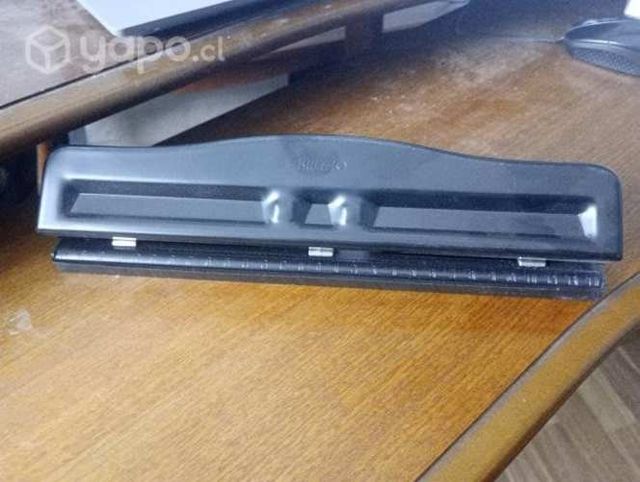 Perforadora tres hoyos