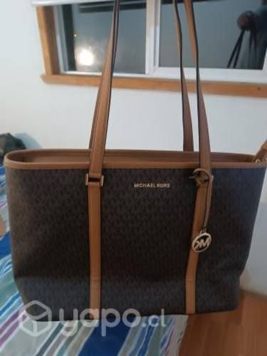 Hermosa cartera Michael kors