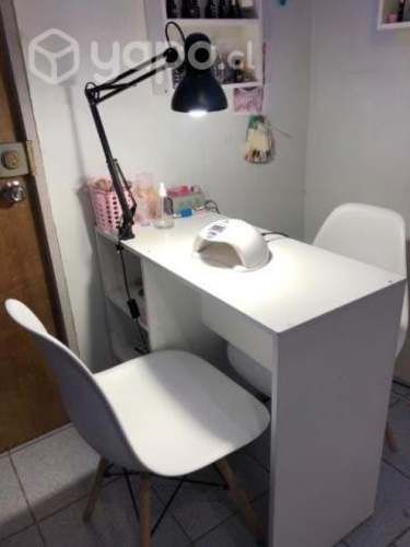Muebles y herramientas para manicurista