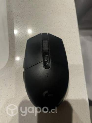 Computador gamer más pantalla Samsungmouse y tecla