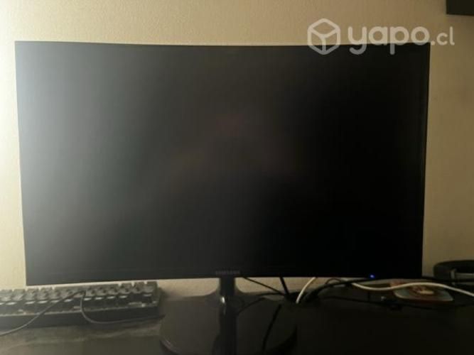Computador gamer más pantalla Samsungmouse y tecla