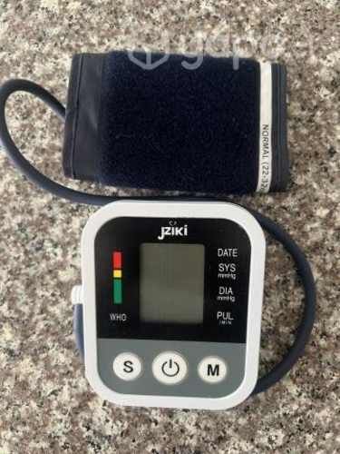 Toma de presión de brazo digital Jziki