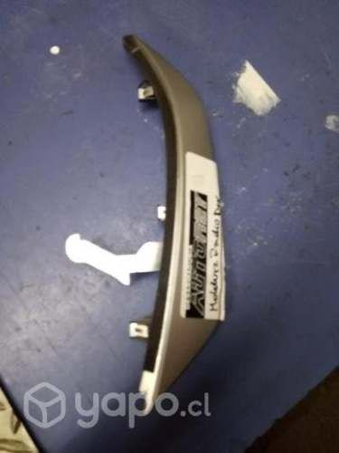 Moldura derecha radio Nissan NP300 2018