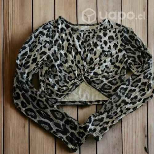 Polera animal print muy poco uso, como nueva s-m