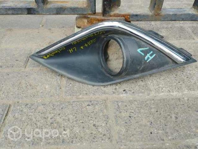 Tapa neblinero Mitsubishi Outlander 2017