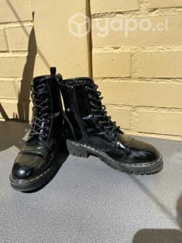 Botines tipo charol