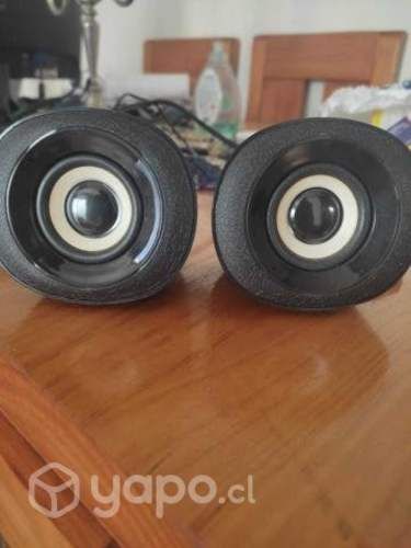 Parlantes USB DGK como nuevo