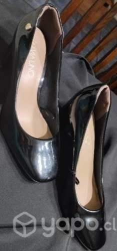 Zapatos charol marca vía Uno número 38