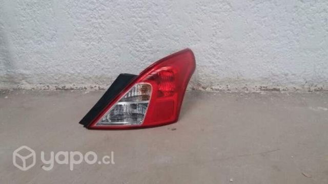 Farol Trasero Rh Nissan Versa