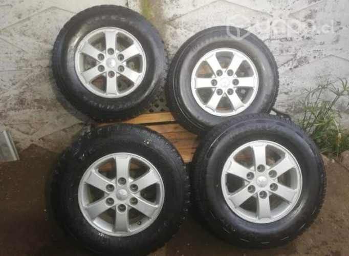 Llantas con neumatico para camioneta