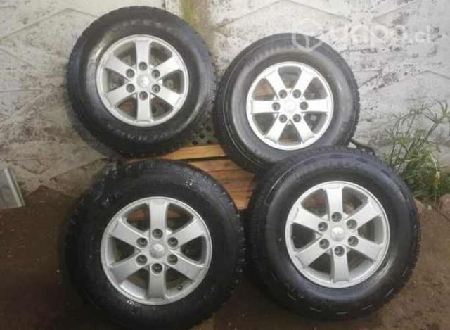 Llantas con neumatico para camioneta