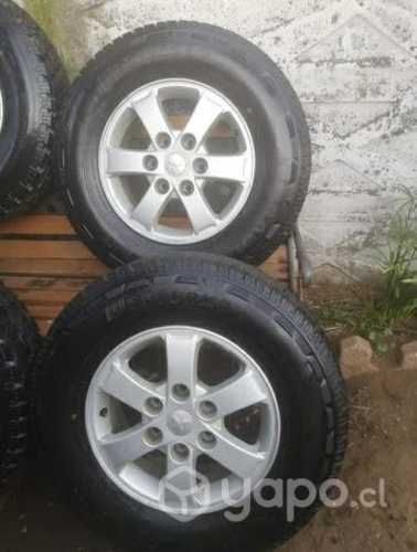 Llantas con neumatico para camioneta