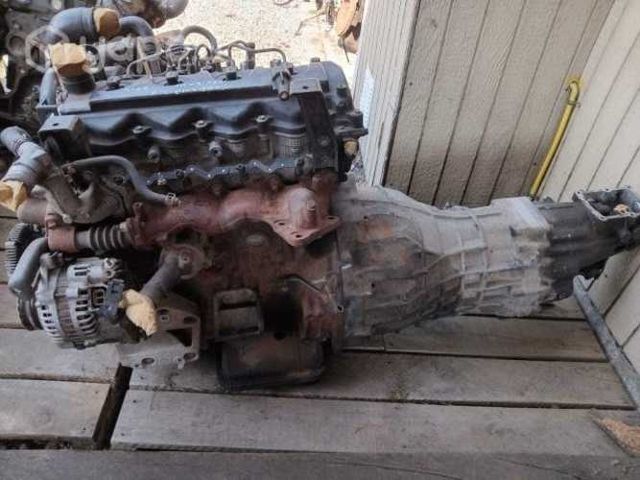Motor y caja de Nissan Terrano Mexicana 2.5 4x4 20