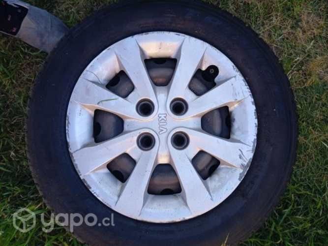 4 neumaticos con sus llantas y a parte 4 tapa