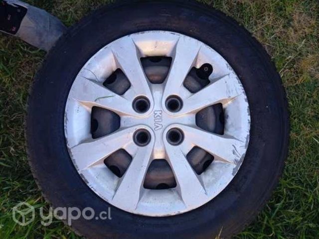 4 neumaticos con sus llantas y a parte 4 tapa