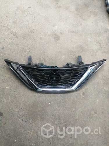 Mascara nissan sentra 2017 original