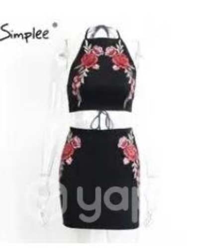 Traje plush con flores