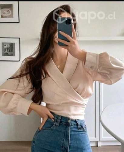 Blusa estilo crop damasco brillante