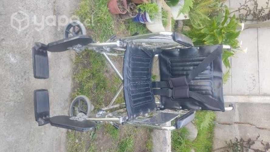 Silla de ruedas tipo camilla