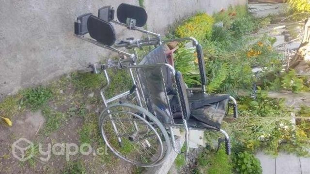 Silla de ruedas tipo camilla