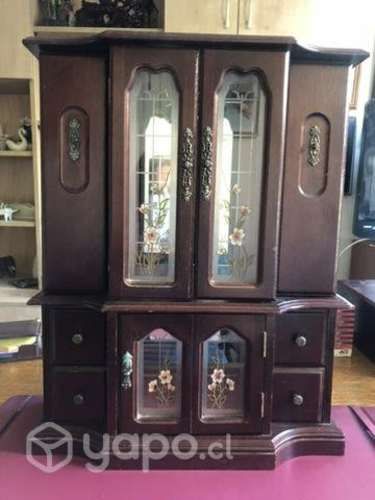 Fino joyero en perfecto estado