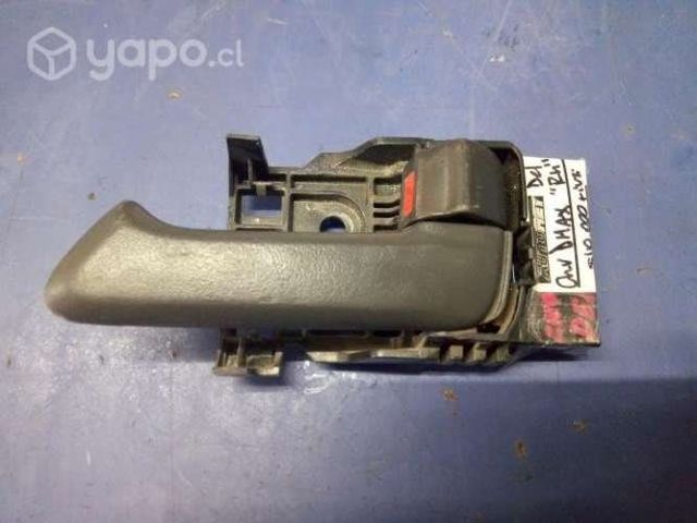 Manilla int negra del der chevrolet Dmax