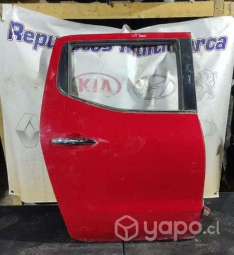 Puerta trasera derecha Nissan Np300 sin vidrio