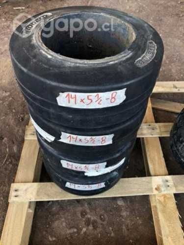 Neumáticos nuevos pata grúa horquilla macizo