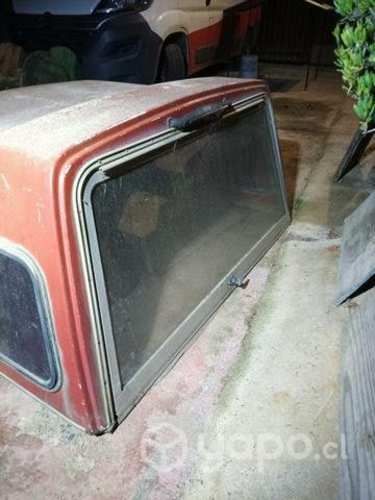 Cúpula roja usada en camioneta nissan d-21