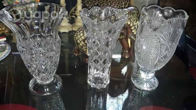 Antiguos Floreros de Cristal tallados