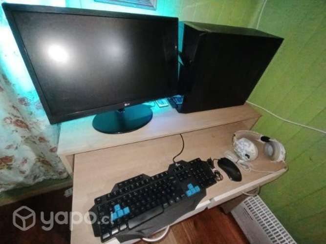 PC Usada con accesorios, precio negociable
