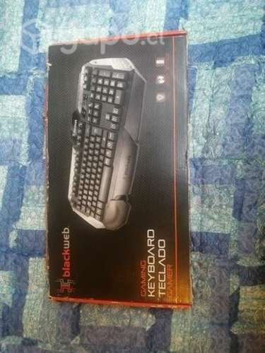 Teclado gamer + 2 controles de PlayStatio